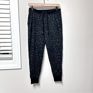 Nike Standard Fit Full Length Jogger Dri-FIT Women's‎ XS Leopard Print Black EUC